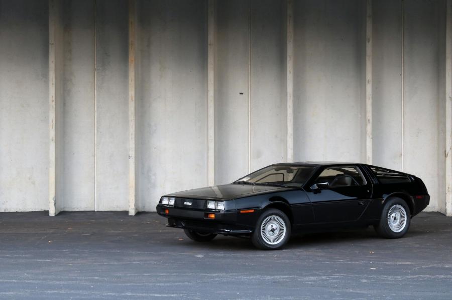  DeLorean DMC-12 in Black 1981 года  (фото 8 из 207)